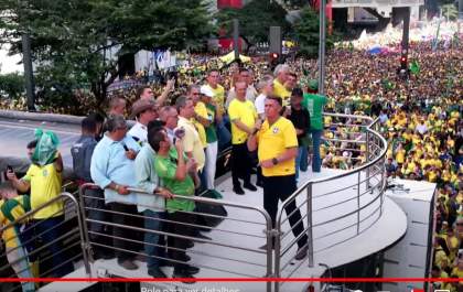 Ato a favor de Bolsonaro reúne milhares de apoiadores na Avenida Paulista