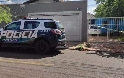 Homem é baleado depois de roubo contra idosa