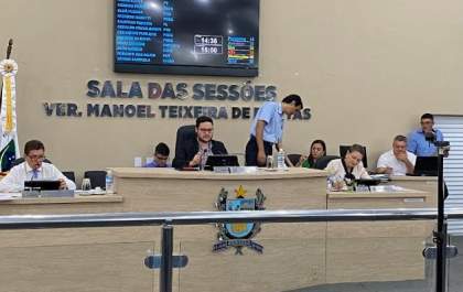 Câmara aprova projetos e discute melhorias na quarta sessão