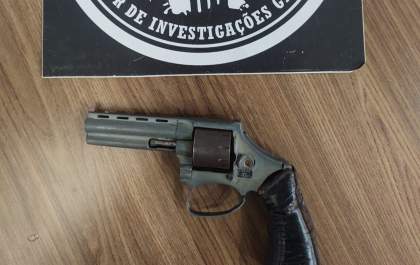 Polícia apreende arma de fogo durante busca por suspeito de furto e roubo