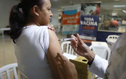Saúde antecipa vacinação contra gripe; campanha começa em 25 de março