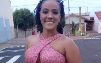 Jovem de 19 anos morre após cair com moto em córrego