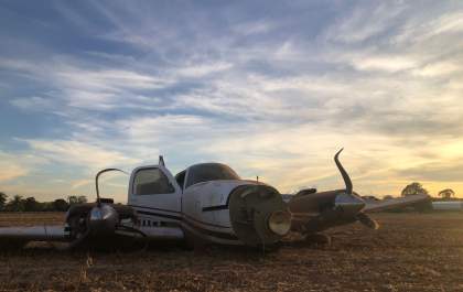 Polícia investiga origem de aeronave abandonada após pouso forçado em Birigui