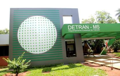 Detran-MS notifica 216 mil proprietários com débitos de licenciamento veicular em atraso