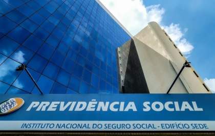 Governo adianta 13º salário para aposentados e pensionistas do INSS