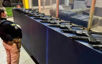 Caminhoneiro é preso com aproximandamente 20 quilos cocaína e armas de fogo