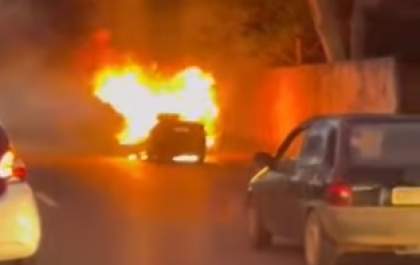 Carro pega fogo na rua Anhanguera, em Araçatuba