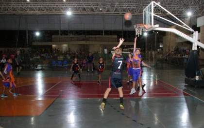 SEJUVEL realiza festival de basquete 3x3