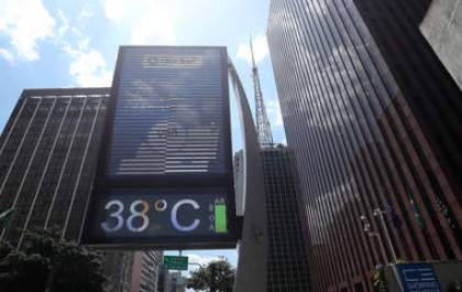 Onda de calor com 'alerta de perigo' atinge cinco estados e vai até sexta