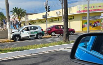 Crianças ficam feridas em colisão entre 2 carros em Birigui