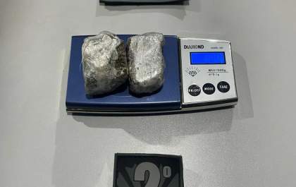 Homens são presos com drogas em bermuda e tênis