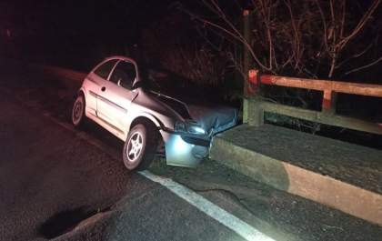 Motorista perde o controle de carro e colide em ponte sobre o Rio Sucuriú