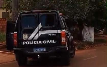 Polícia prende mãe e filho por violência doméstica
