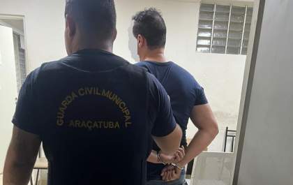 Motociclista é preso ao tentar atropelar guarda municipal