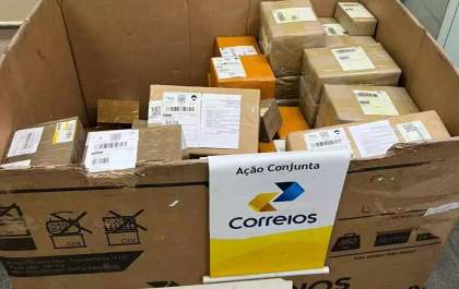Receita Federal apreende 300 celulares nos Correios