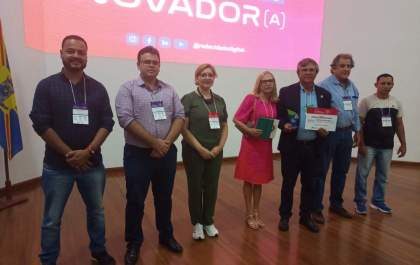 Antonio de Pádua recebe prêmio 'Prefeito Inovador'