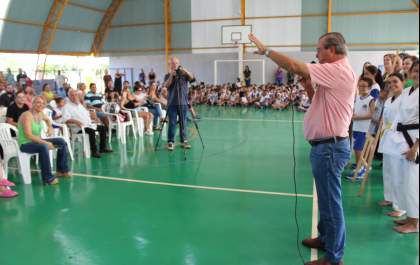 Prefeitura de Araçatuba inaugura quadra coberta na escola Mário de Moura