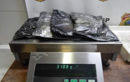 PF prende três pessoas por tráfico de drogas