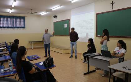 Acadêmicos de Direito do Unisalesiano participam de simulação de prisão em flagrante