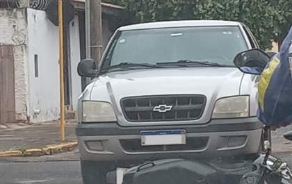 Ocupantes de Biz ficam feridos em colisão com caminhonete