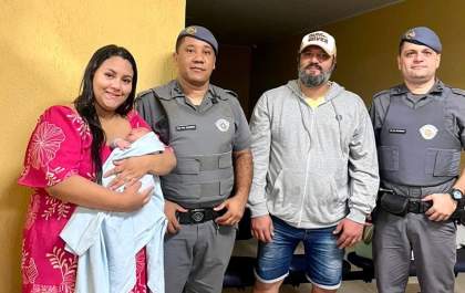 Policiais militares salvam criança engasgada