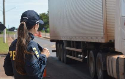Operação Semana Santa alerta para ultrapassagens e o uso de celular em rodovias de MS