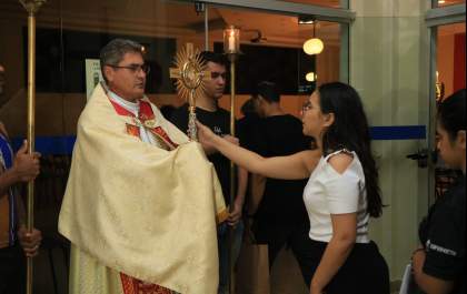 Participantes da Vigília da Misericórdia vivem jornada de fé e amor no Unisalesiano