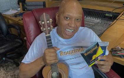 Molejo atualiza estado de saúde de Anderson Leonardo: ‘Está lutando e querendo viver’