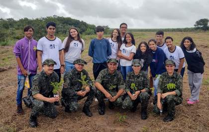Polícia Militar Ambiental faz plantio de árvores em APP em Birigui&nbsp;