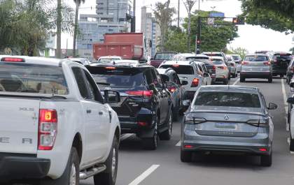 Veículos com placa final 1 e 2 devem se regularizar em abril no MS