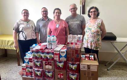 Comunidade Sagrado Coração de Jesus doa 397 litros de leite para Santa Casa de Birigui