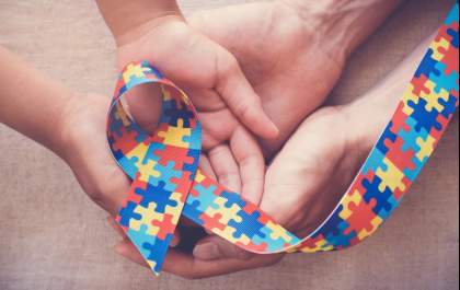 Abril Azul: psiquiatras do Instituto Dalí destacam a importância da conscientização sobre o autismo