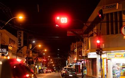 Trânsito de Birigui ganha semáforos digitais com contadores de tempo