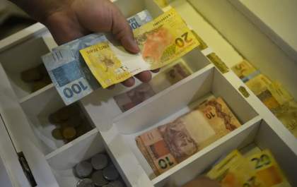 Caixa libera abono do PIS/Pasep para nascidos em março e abril