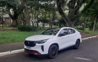 Abarth Fastback e o delicioso ronco esportivo do motor