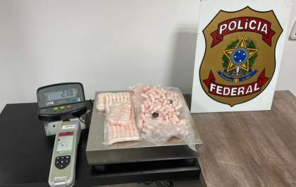 PF prende passageiro com 2,4 kg de cocaína presos ao corpo em São Paulo
