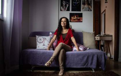 Artista com deficiência visual confere voz e acessibilidade às urnas eletrônicas