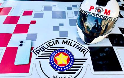 Equipe de Radiopatrulhamento com Motocicletas prende procurado e recupera celular furtado
