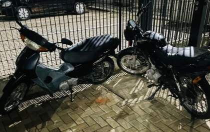 Homem é preso pela PM na frente da Santa Casa de Araçatuba com 2 motos furtadas