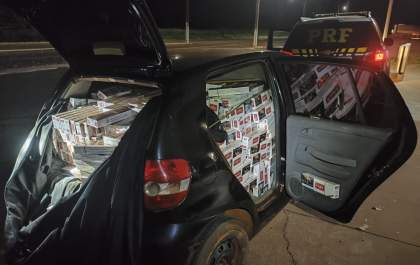 Policiais apreendem quatro veículos com cigarros contrabandeados