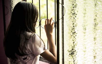 Adolescentes indígena é suspeita de matar irmã de cinco anos com paulada na cabeça em MS.