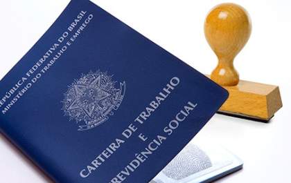 Desemprego sobe a 7,9% no trimestre terminado em março, diz IBGE