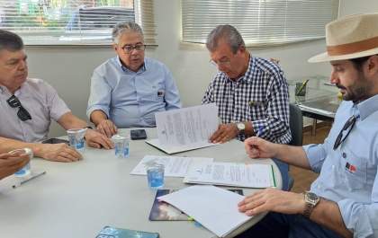 Dilador visita a Agrishow e assina convênio de R$ 30 mil