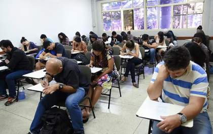 Governo federal adia Enem dos Concursos em todo o país