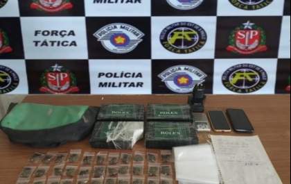 Força Tática prende homem com 3,9 quilos cocaína em funilaria no bairro São José