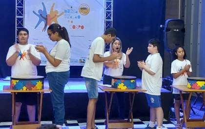 Alunos da AMA se apresentam no Shopping Praça Nova