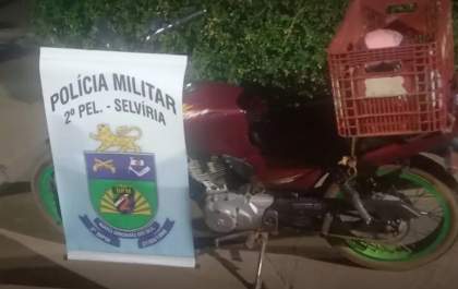 Homem que furtou motocicleta é preso após abastecer em posto de combustível
