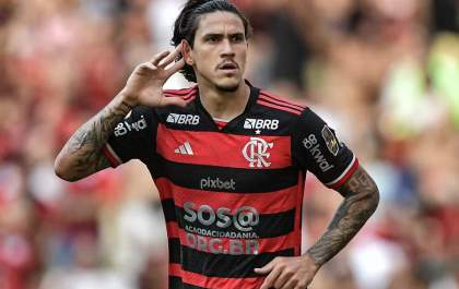 Flamengo vence Corinthians por 2 a 0 e assume liderança no brasileirão