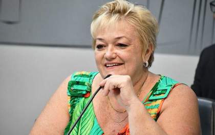 Justiça revoga liminar que mandava Câmara ler representação contra Cristina Munhoz