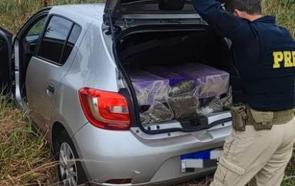 PRF recupera veículo e apreende 247 kg de maconha e skunk em MS